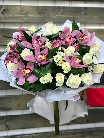 Букет цветов из: Розы и Хризантемы в Черном Яре