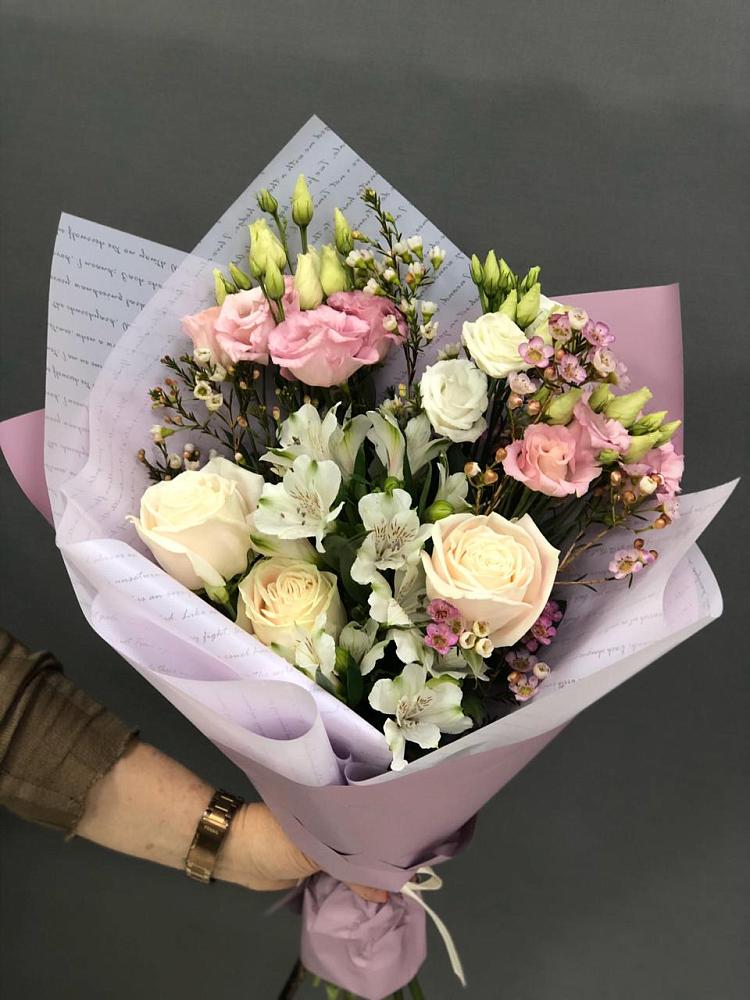 Букет цветов из: Альстромерии, Розы и Лизиантусы в Черном Яре