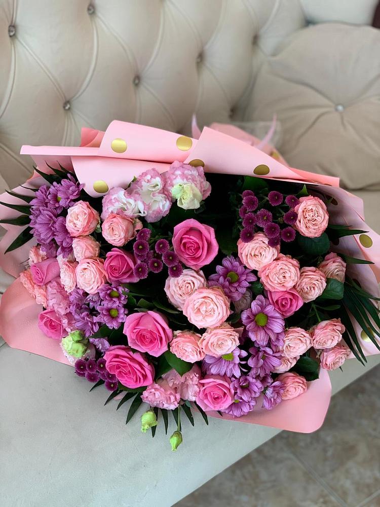 Букет цветов из: Хризантемы, Розы и Лизиантусы в Черном Яре