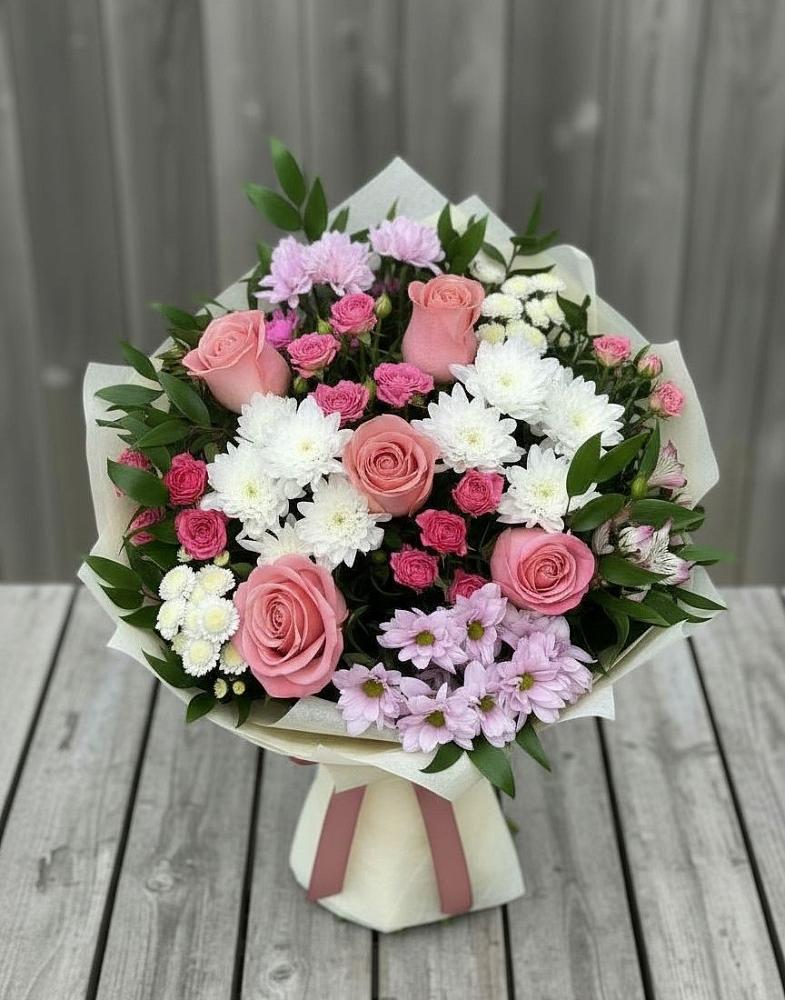 Букет цветов из: Альстромерии, Гвоздики, Розы и Хризантемы в Черном Яре