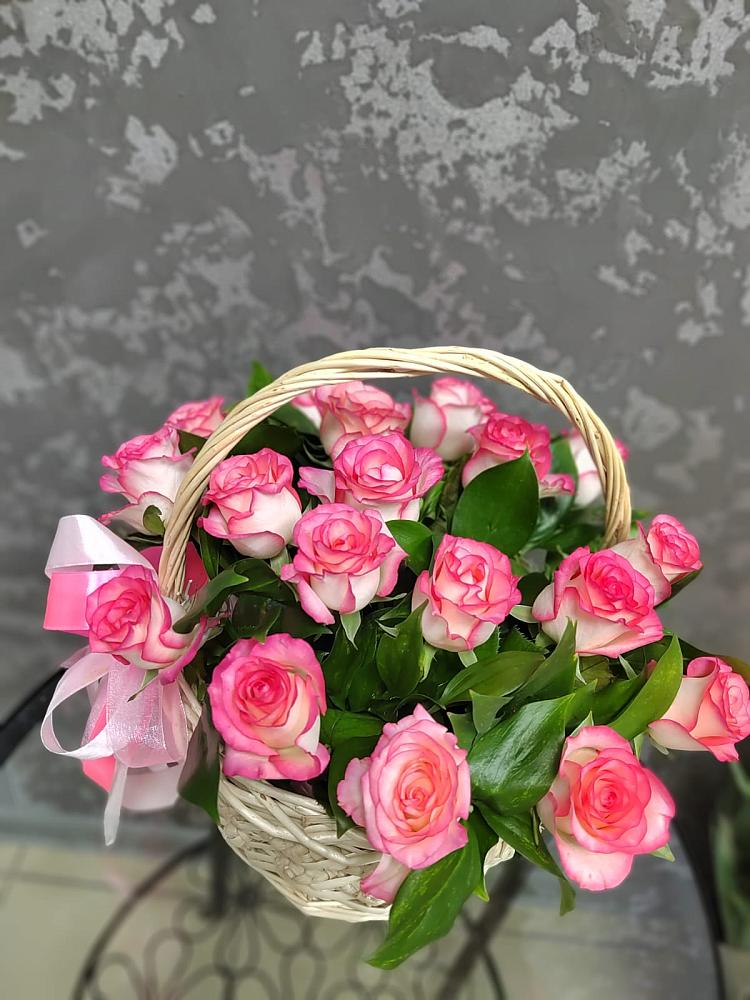 Цветочная композиция из Розы в корзине в Черном Яре