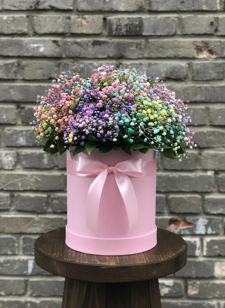 Цветочная композиция из Гипсофила и Розы в шляпной коробке в Черном Яре