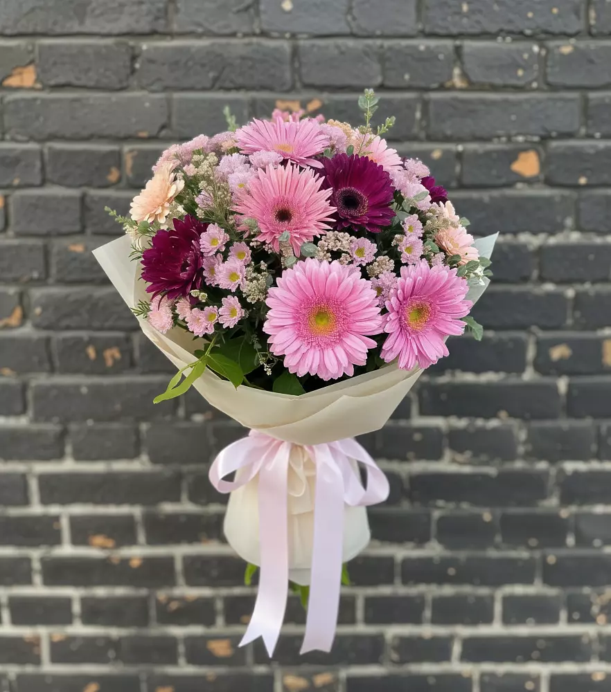 Букет цветов из: Герберы и Хризантемы в Черном Яре