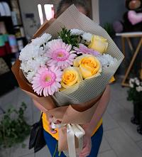 Букет цветов из:  Герберы, Розы и Хризантемы в Черном Яре