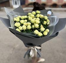 Букет Белые кустовые розы Солинеро в Черном Яре