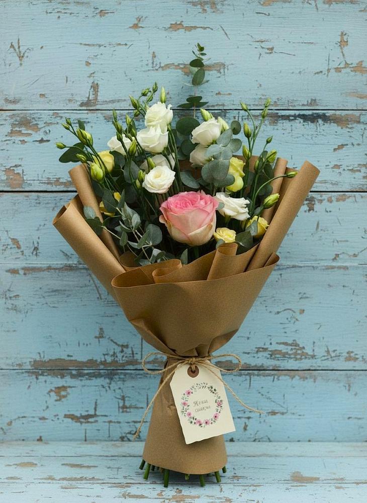 Букет цветов из: Розы и Лизиантусы в Черном Яре