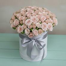 Цветочная композиция из Розы в шляпной коробке в Черном Яре