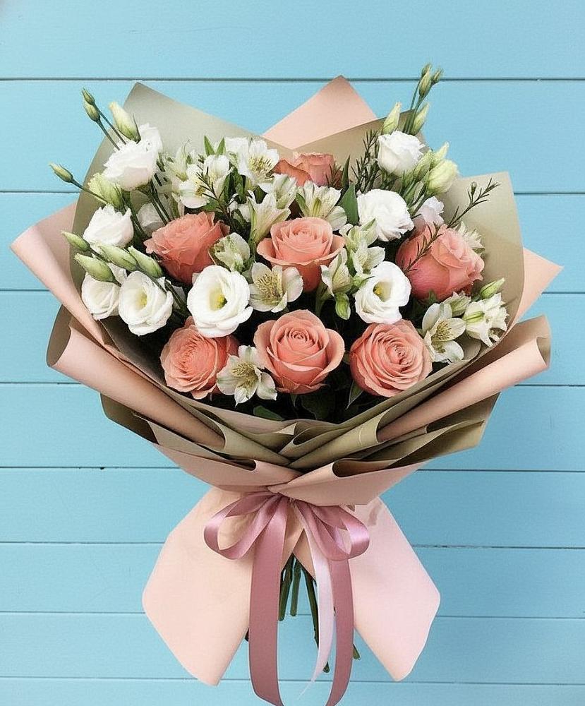 Букет цветов из: Розы, Альстромерии и Лизиантусы в Черном Яре