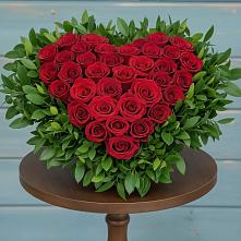 Цветочная композиция из Розы в виде сердца в Черном Яре