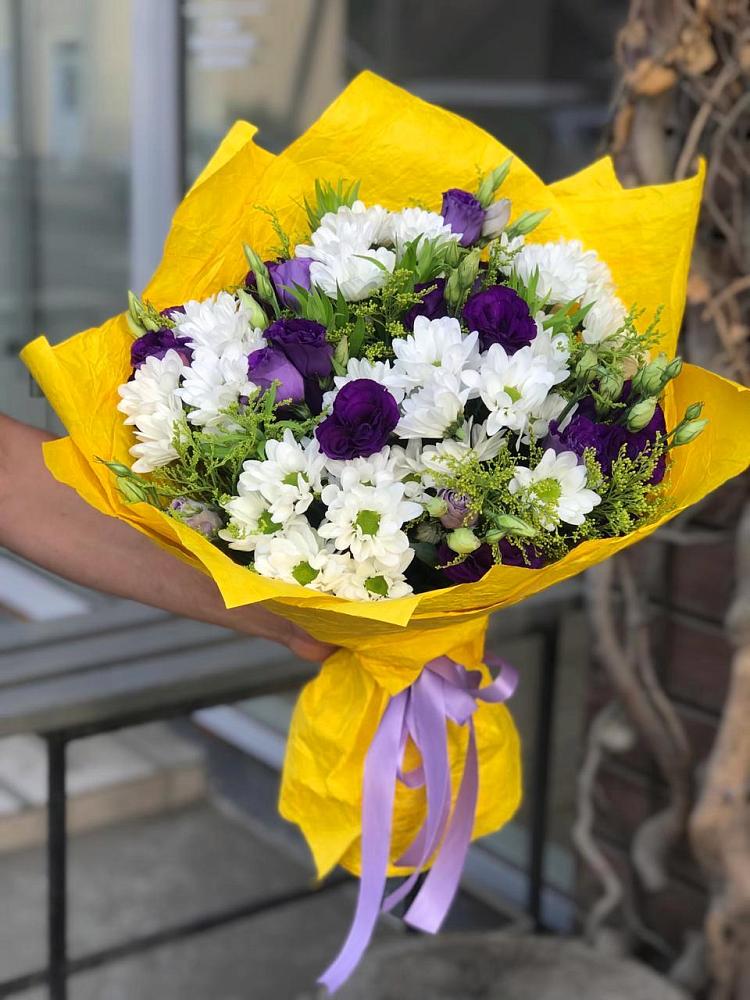 Букет цветов из: Ирисы, Хризантемы и Ромашки в Черном Яре