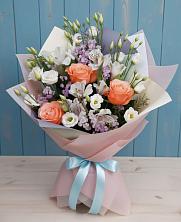 Букет цветов из:  Лизиантусы, Розы, Альстромерии и Гипсофила в Черном Яре