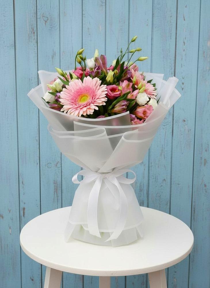 Букет цветов из: Герберы, Альстромерии и Лизиантусы в Черном Яре