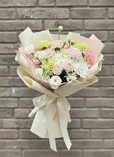 Букет цветов из:  Гвоздики, Розы, Лизиантусы и Хризантемы #REPLACE_PRED# Черном Яре