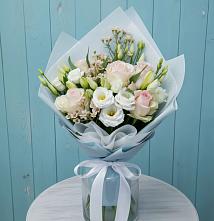 Букет цветов из:  Розы и Лизиантусы в Черном Яре