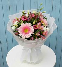 Букет цветов из:  Герберы, Альстромерии и Лизиантусы #REPLACE_PRED# Черном Яре