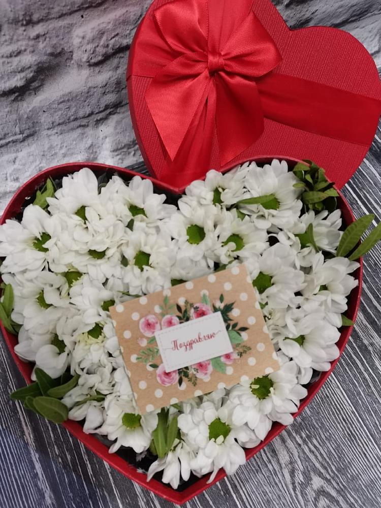 Цветочная композиция из Хризантемы в виде сердца в Черном Яре