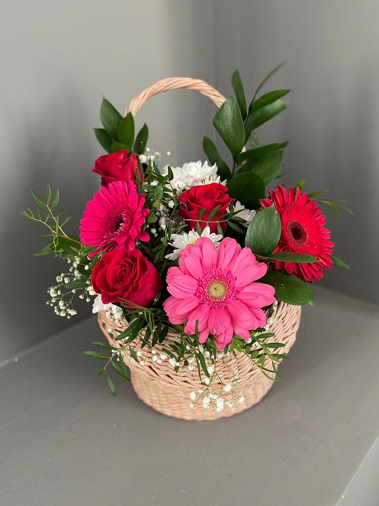 Цветочная композиция из Розы, Хризантемы и Герберы в корзине в Черном Яре
