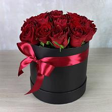Цветочная композиция из Розы в шляпной коробке в Черном Яре