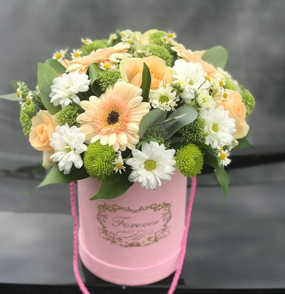 Цветочная композиция из Розы, Герберы и Хризантемы в шляпной коробке в Черном Яре