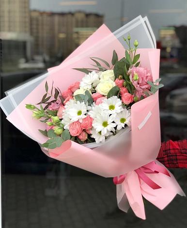 Букет цветов из: Розы, Лизиантусы и Хризантемы в Черном Яре