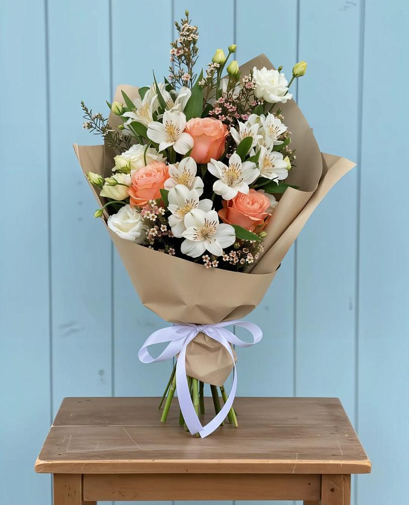 Букет цветов из: Альстромерии, Лизиантусы, Розы и Хризантемы в Черном Яре